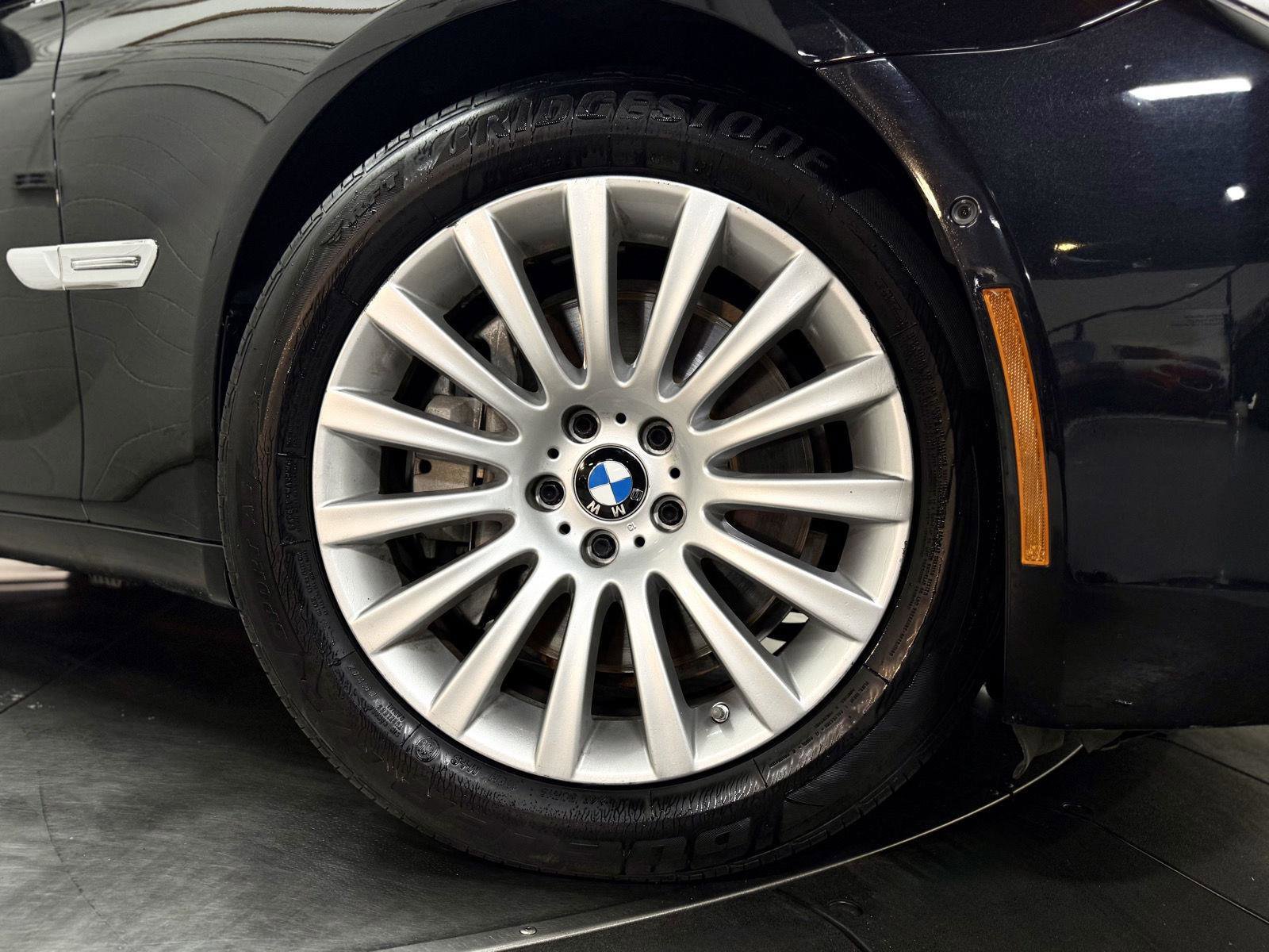 Used 2012 BMW 750Li w/ Driver Assistance Pkg RWD image 10