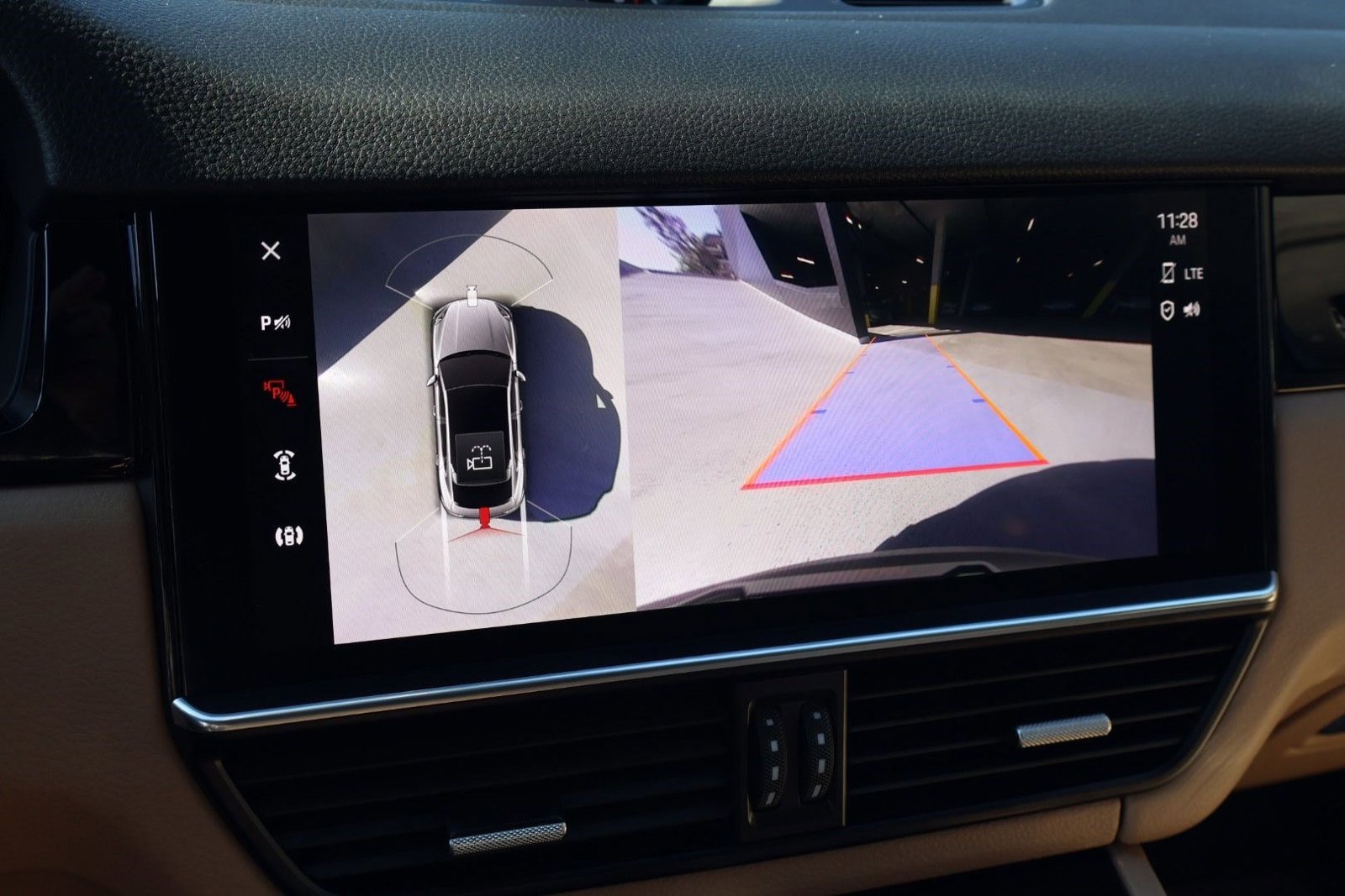 Certified 2023 Porsche Cayenne Platinum Edition image 19