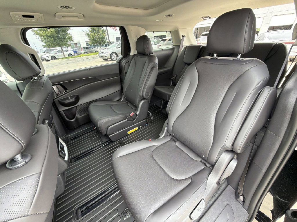 New 2027 Kia Carnival SX w/ Dark Edition Package FWD image 27