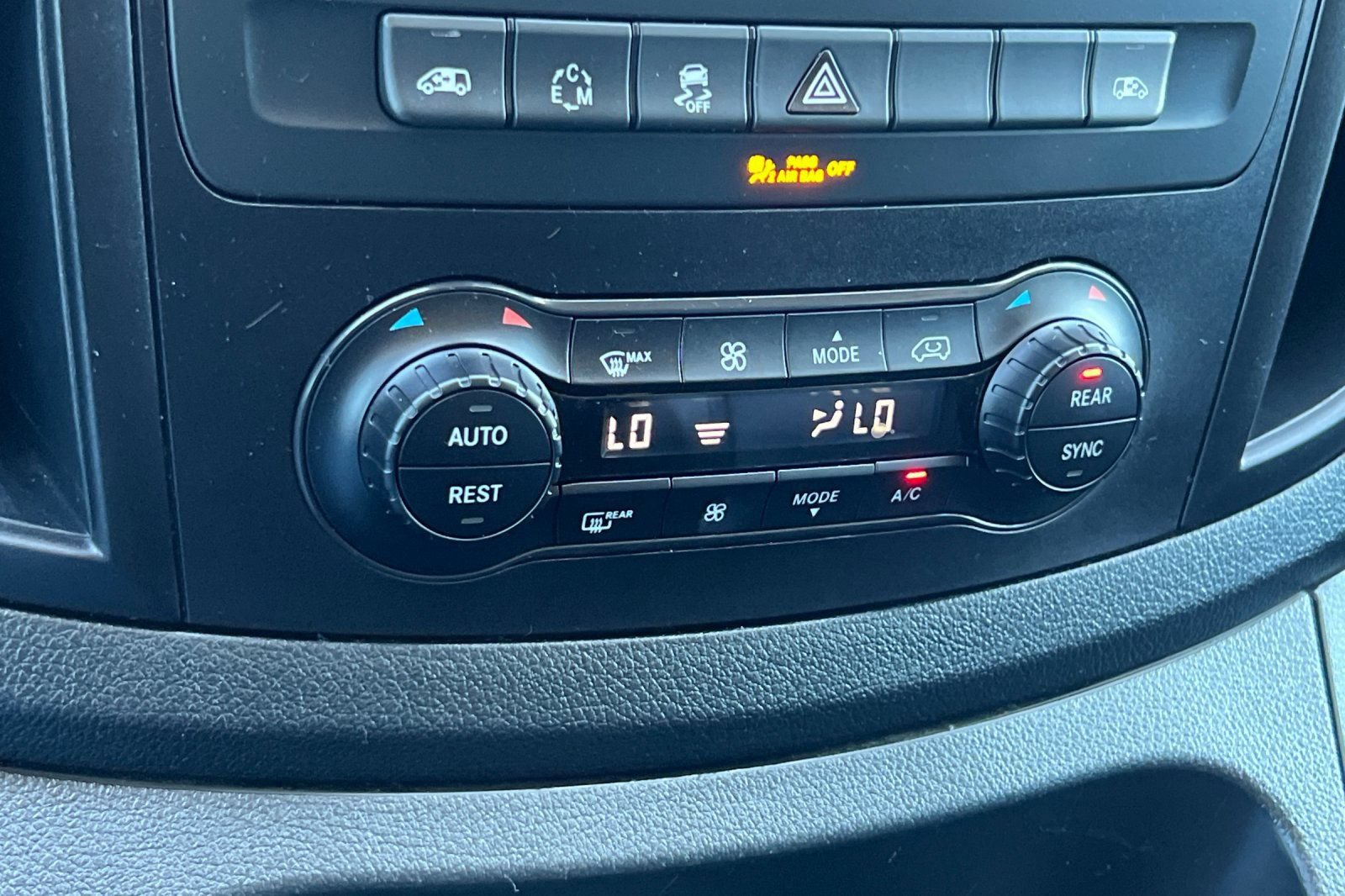 Used 2018 Mercedes-Benz Metris Passenger image 24