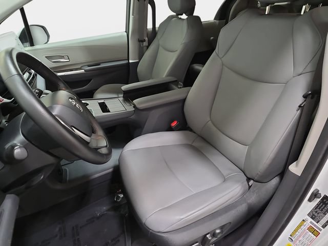 Certified 2024 Toyota Sienna XLE FWD image 11