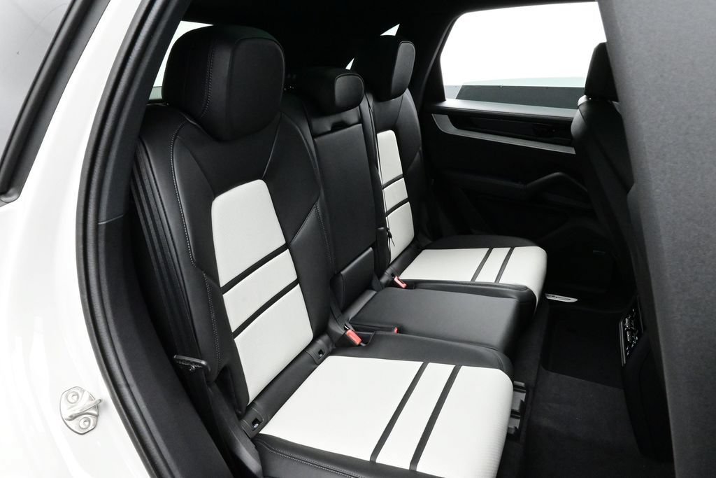 New 2026 Porsche Cayenne S AWD/4WD image 17