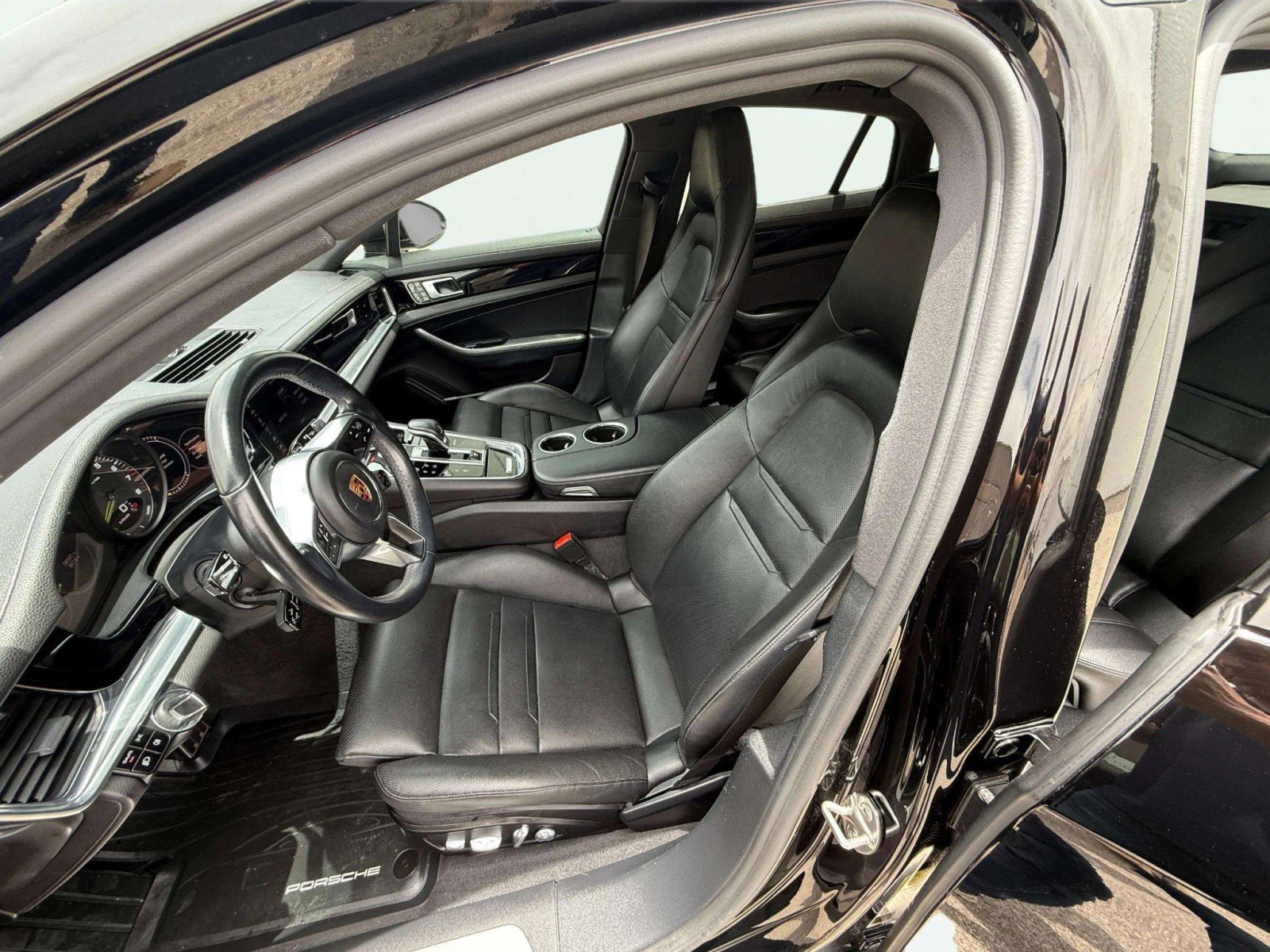 Used 2018 Porsche Panamera 4 image 10