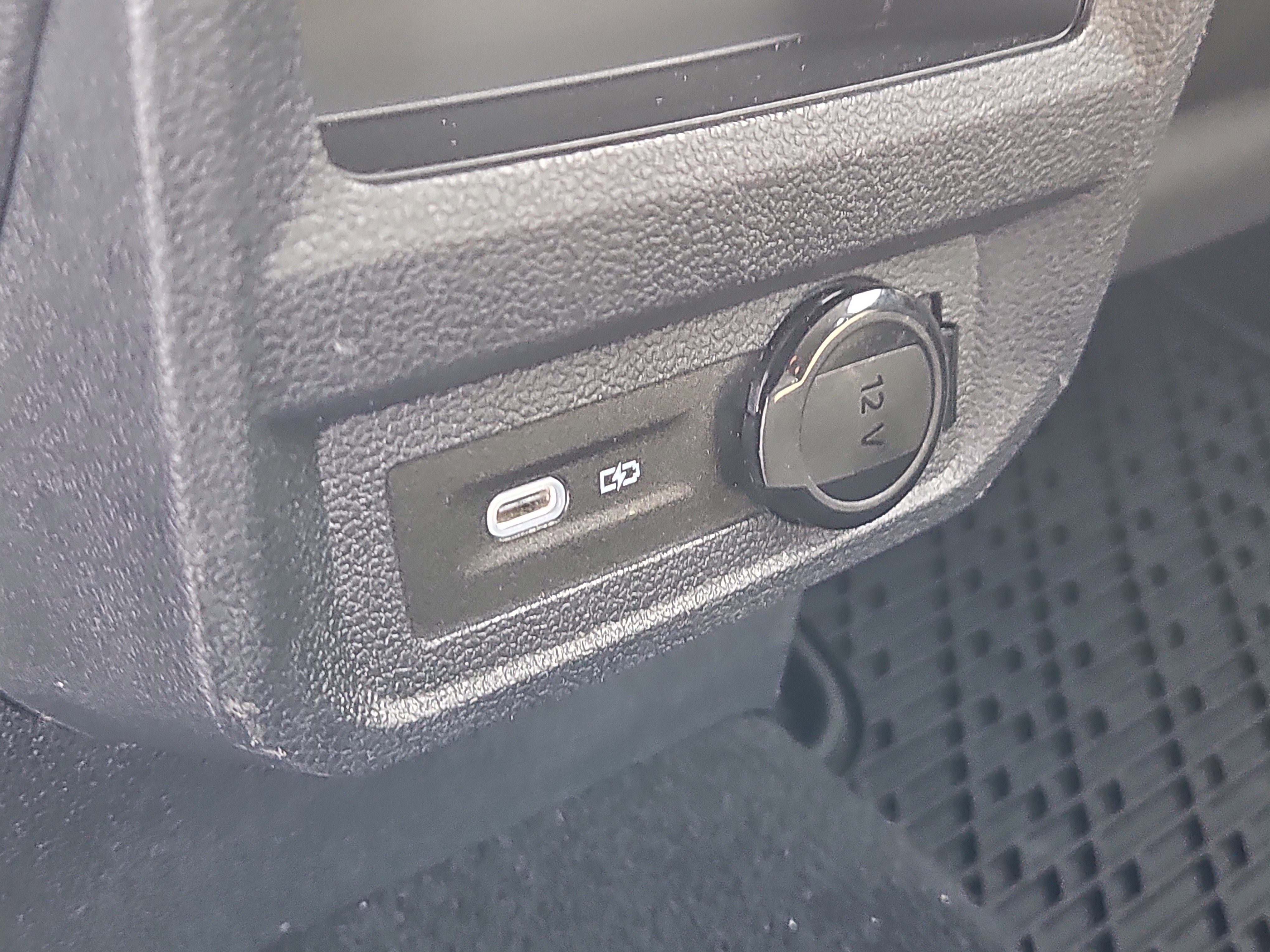 Certified 2022 Volkswagen Tiguan SE image 13