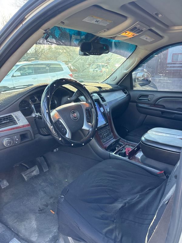 Used 2007 Cadillac Escalade AWD w/ Information Package image 2
