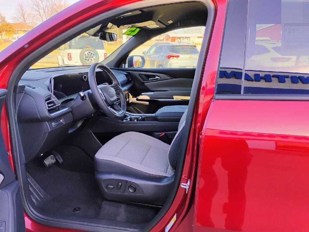 New 2025 Chevrolet Traverse LT w/ Midnight/Sport Edition AWD/4WD image 9