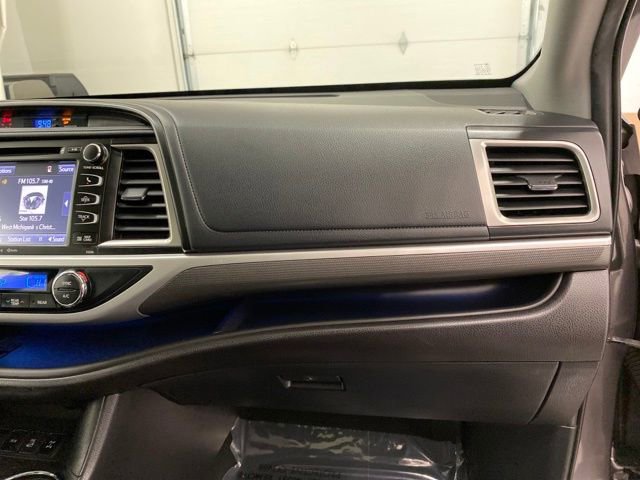 Used 2019 Toyota Highlander SE image 43