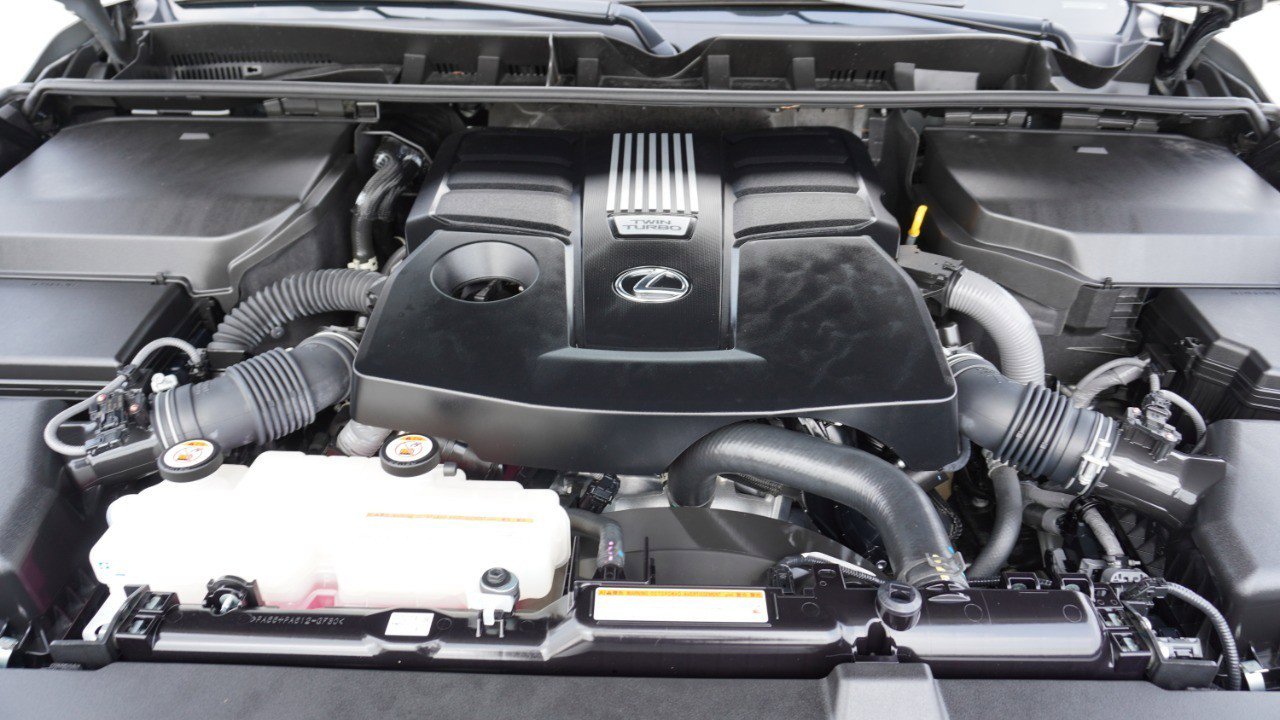 Used 2024 Lexus LX 600 4WD w/ Luxury Package image 37