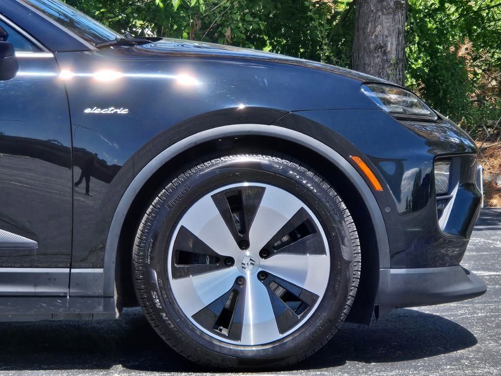 Certified 2024 Porsche Macan 4 Electric image 14