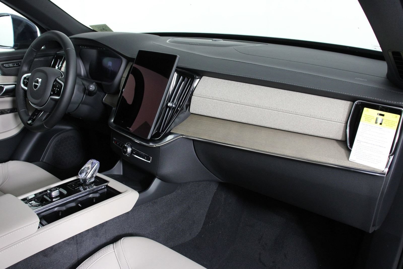 New 2026 Volvo XC90 T8 Plus AWD/4WD image 9