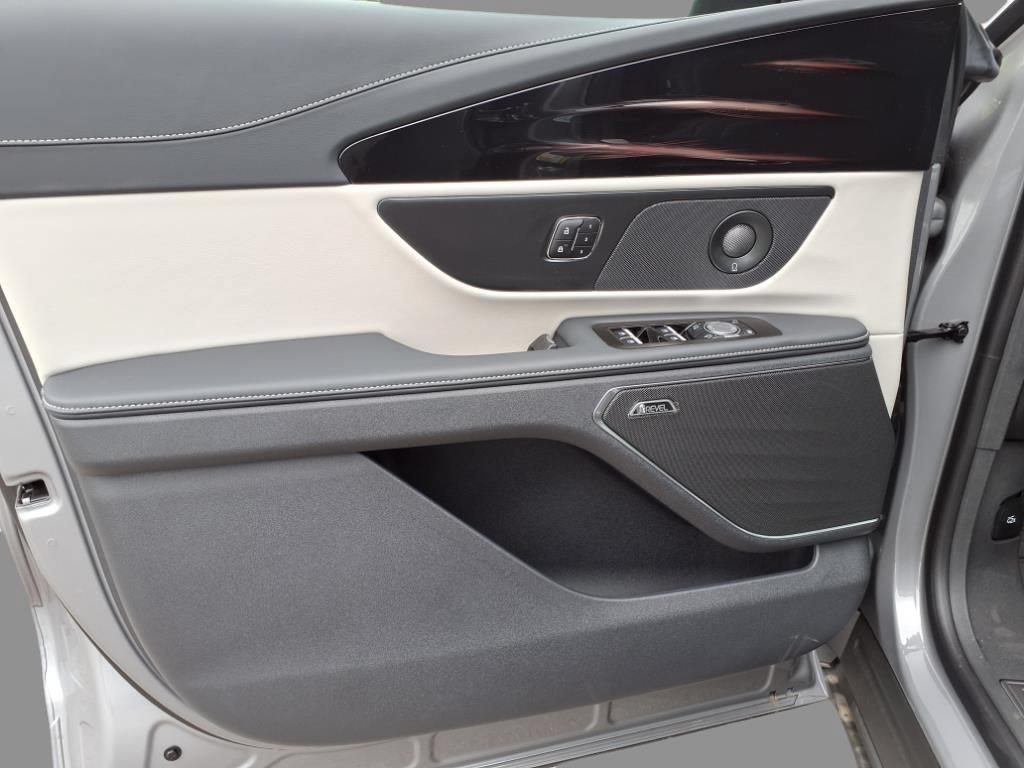 New 2025 Lincoln Nautilus Reserve AWD/4WD image 14