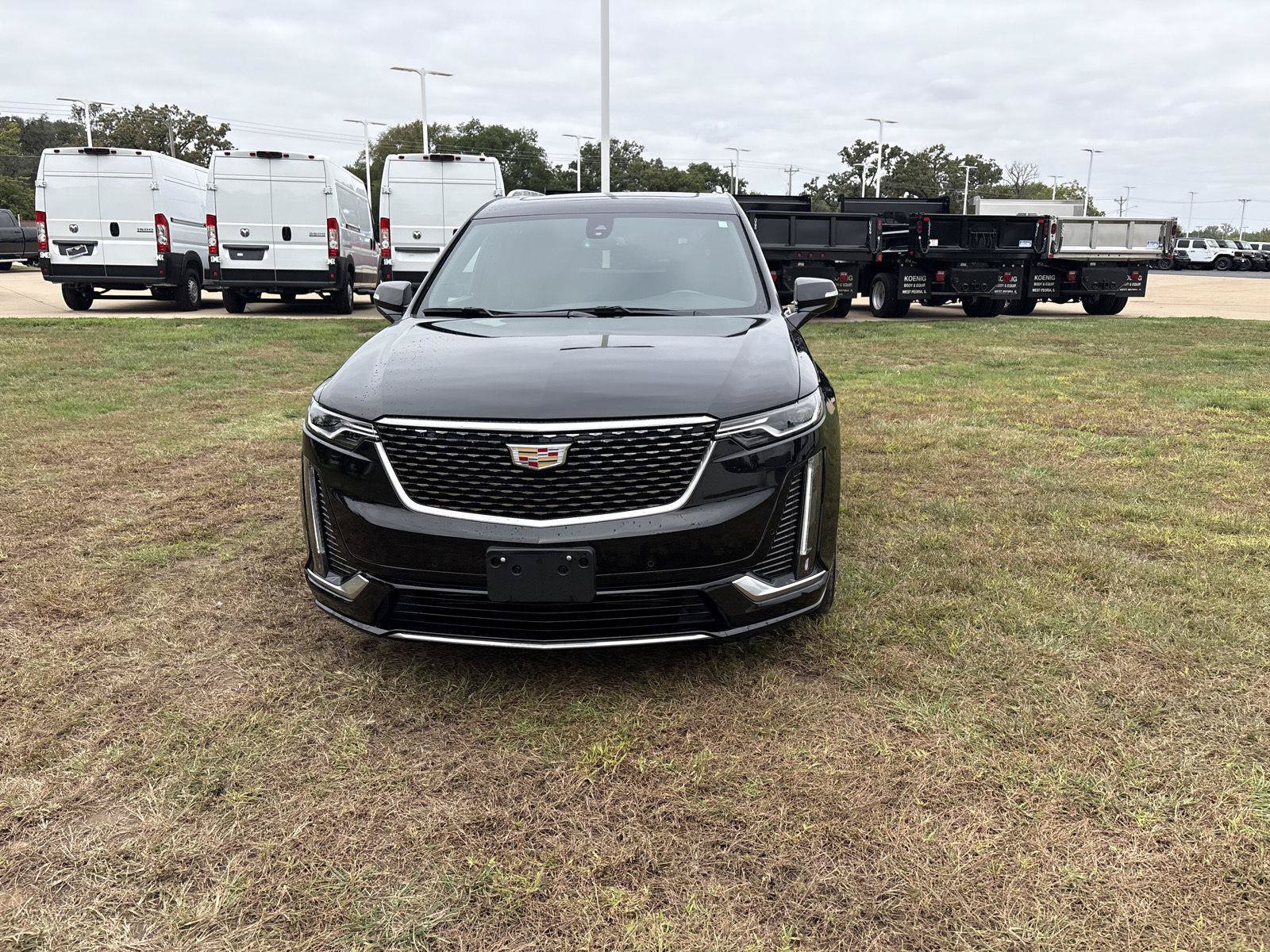 Used 2025 Cadillac XT6 Luxury FWD image 2