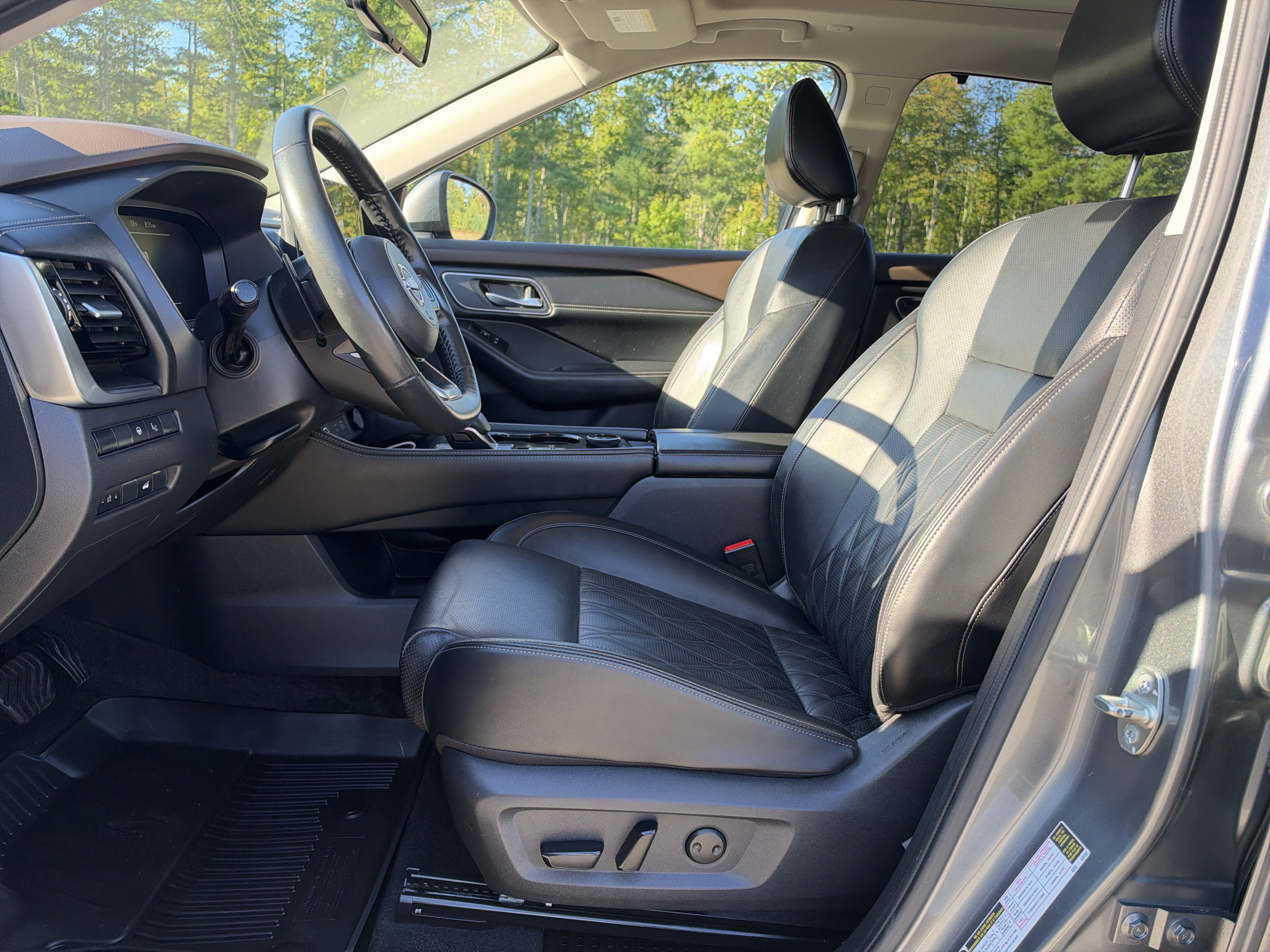 Certified 2023 Nissan Rogue Platinum w/ Platinum Premium Package AWD/4WD image 14