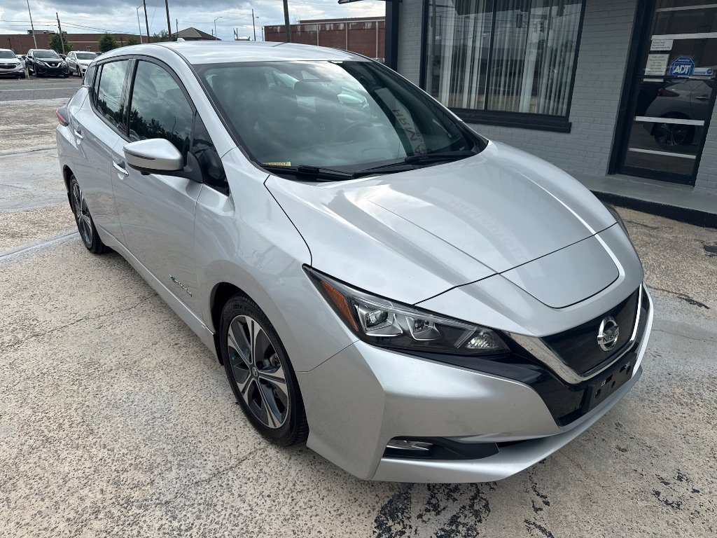 Used 2018 Nissan Leaf SL w/ SL Technology Package FWD image 2