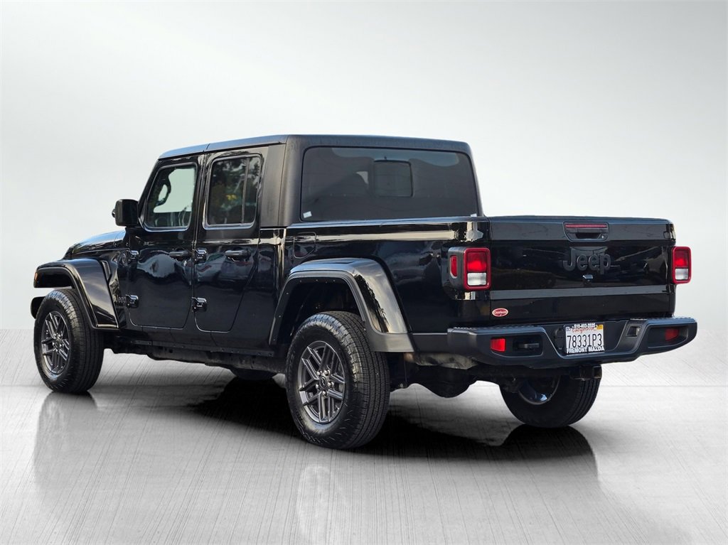 Used 2022 Jeep Gladiator Sport image 6