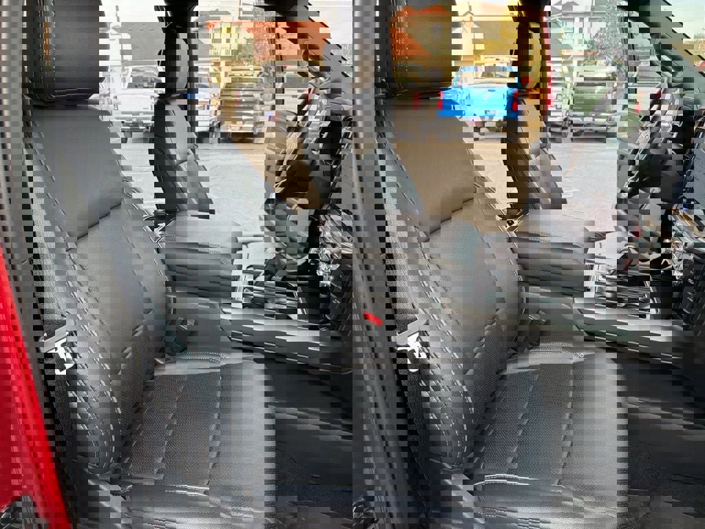 Used 2025 Ford F150 Lariat w/ Equipment Group 501A Mid image 12