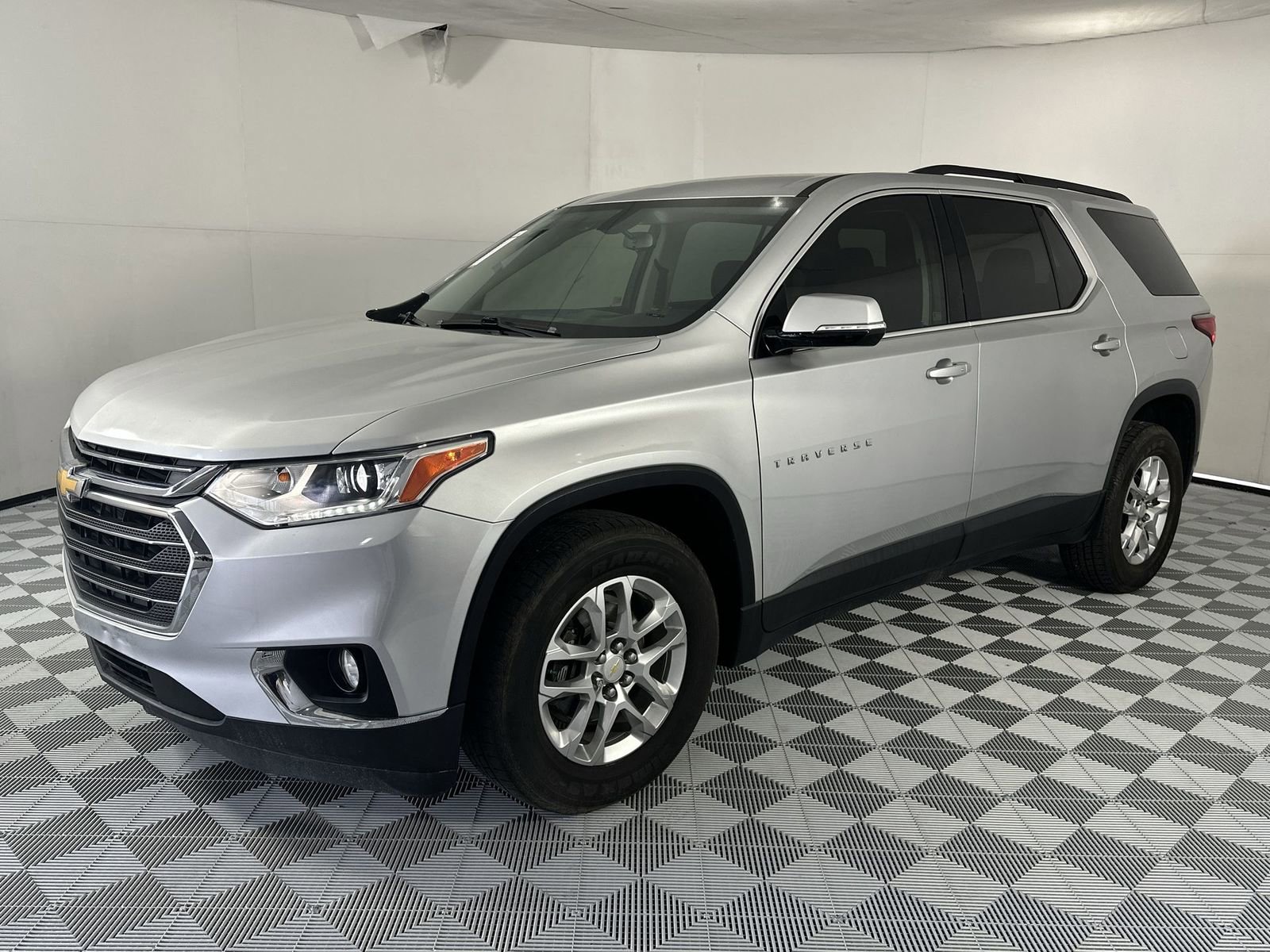 Used 2019 Chevrolet Traverse LT FWD image 4