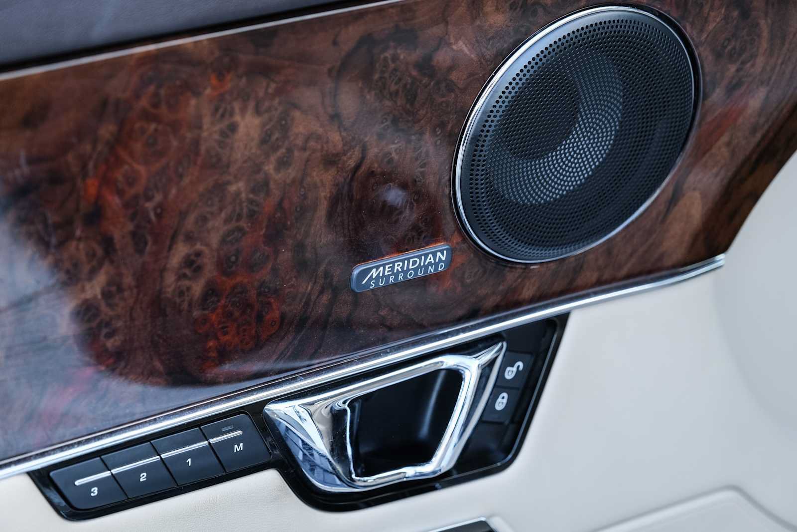 Used 2017 Jaguar XJ R-Sport RWD image 34