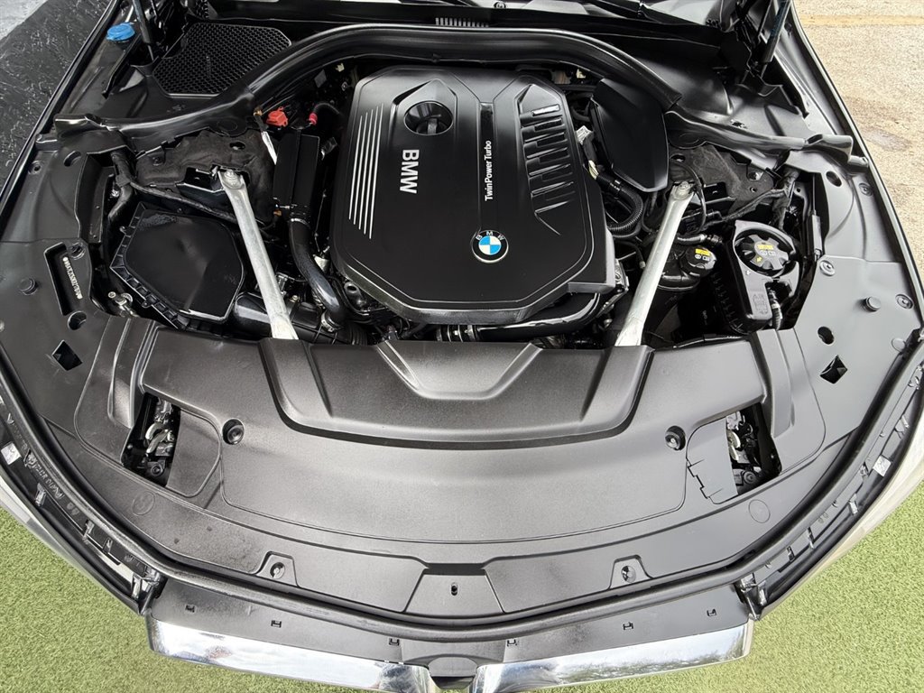 Used 2019 BMW 740i w/ M Sport Package RWD image 34