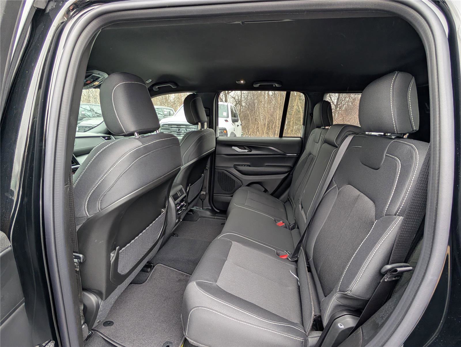 New 2026 Jeep Grand Cherokee Laredo image 9