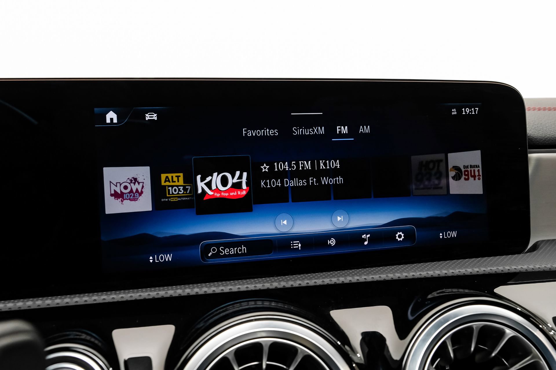 Used 2024 Mercedes-Benz CLA 35 AMG 4MATIC image 30