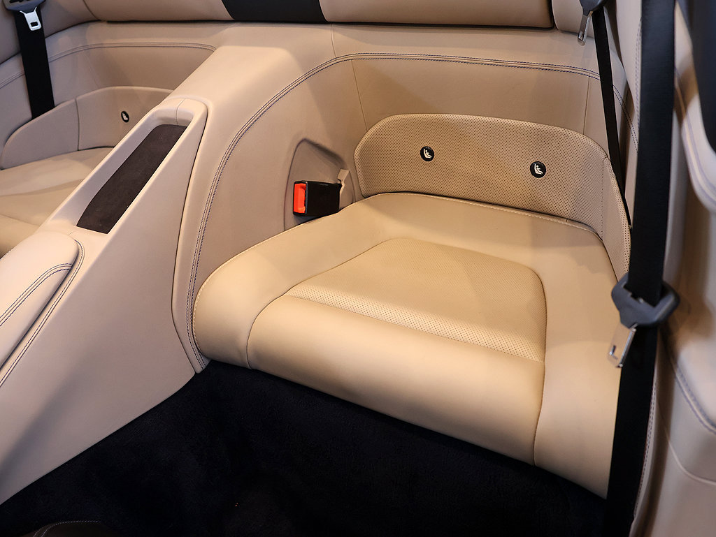 Certified 2019 Ferrari Portofino RWD image 72