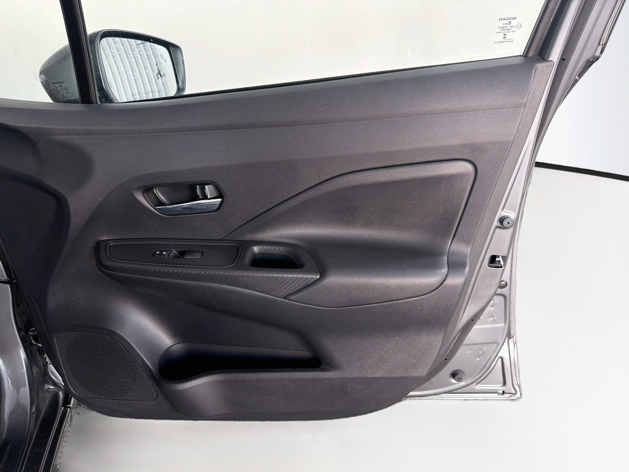 Used 2025 Nissan Versa SV FWD image 30