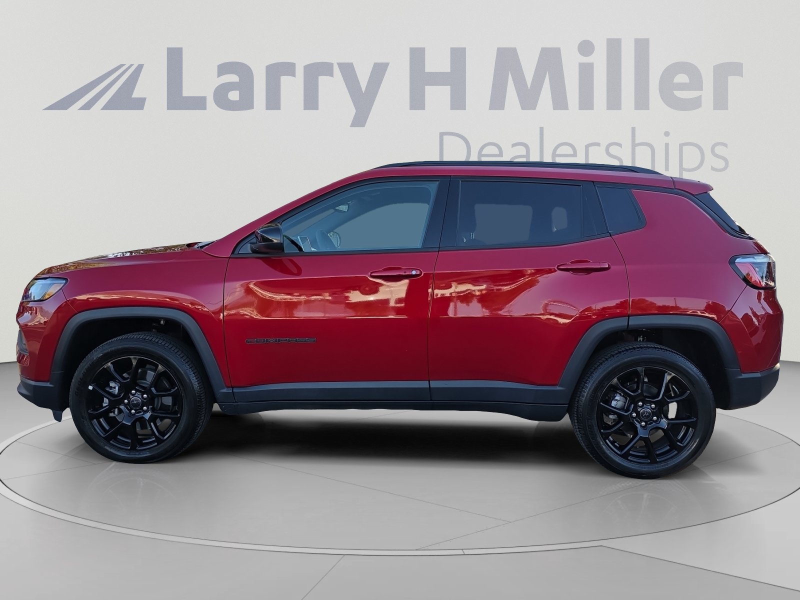 Used 2025 Jeep Compass Latitude w/ Altitude Special Edition AWD/4WD image 2