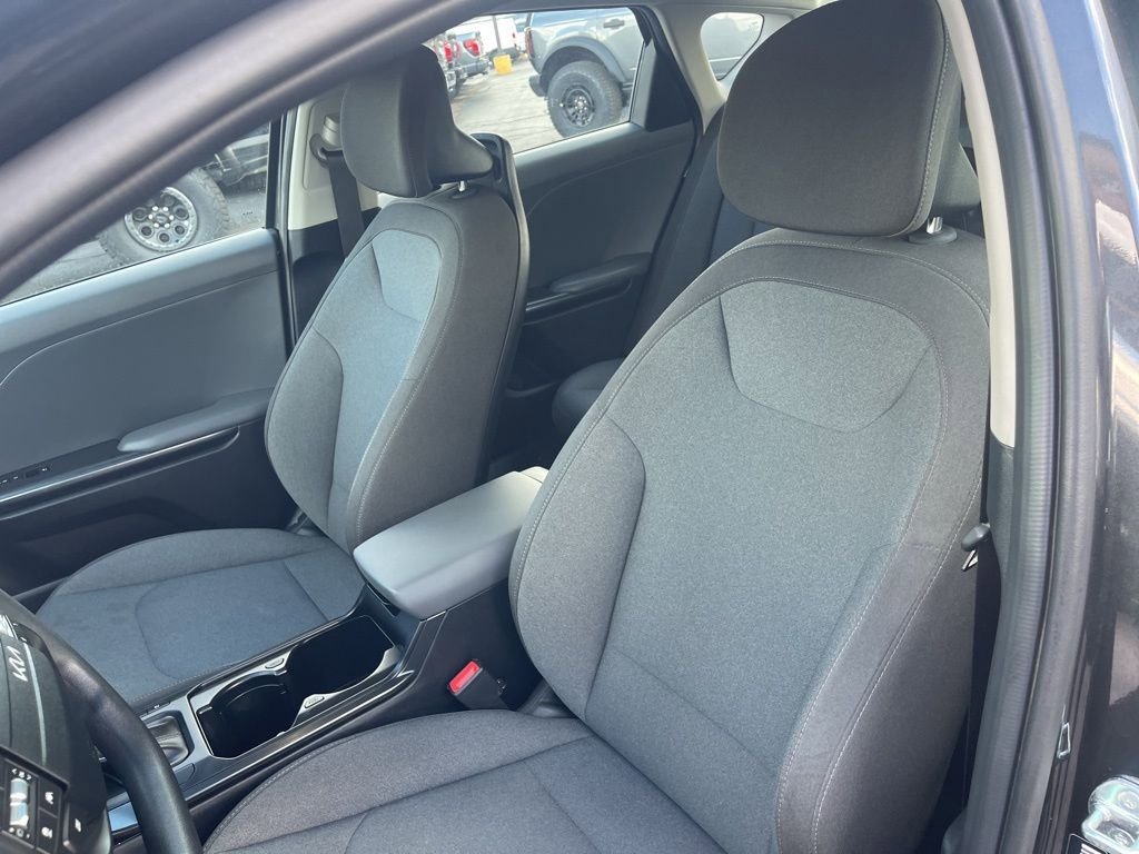 Used 2025 Kia K4 FWD image 16
