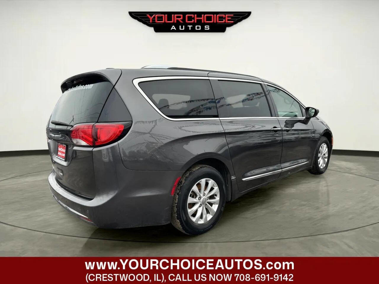 Used 2019 Chrysler Pacifica Touring-L image 5