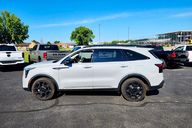 Used 2025 Kia Sorento SX AWD/4WD image 4