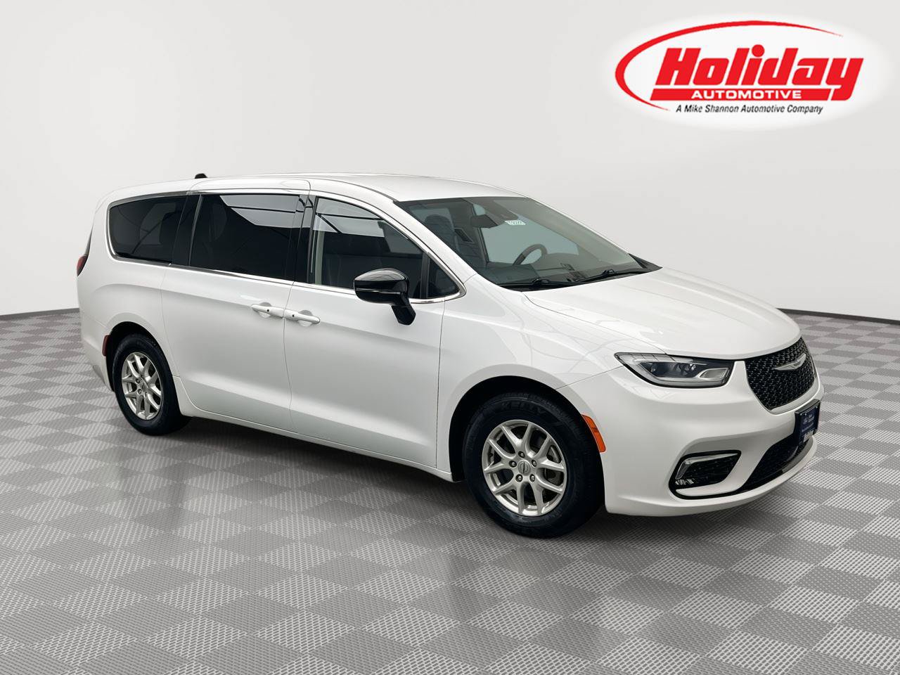 Used 2024 Chrysler Pacifica Touring-L FWD video 1