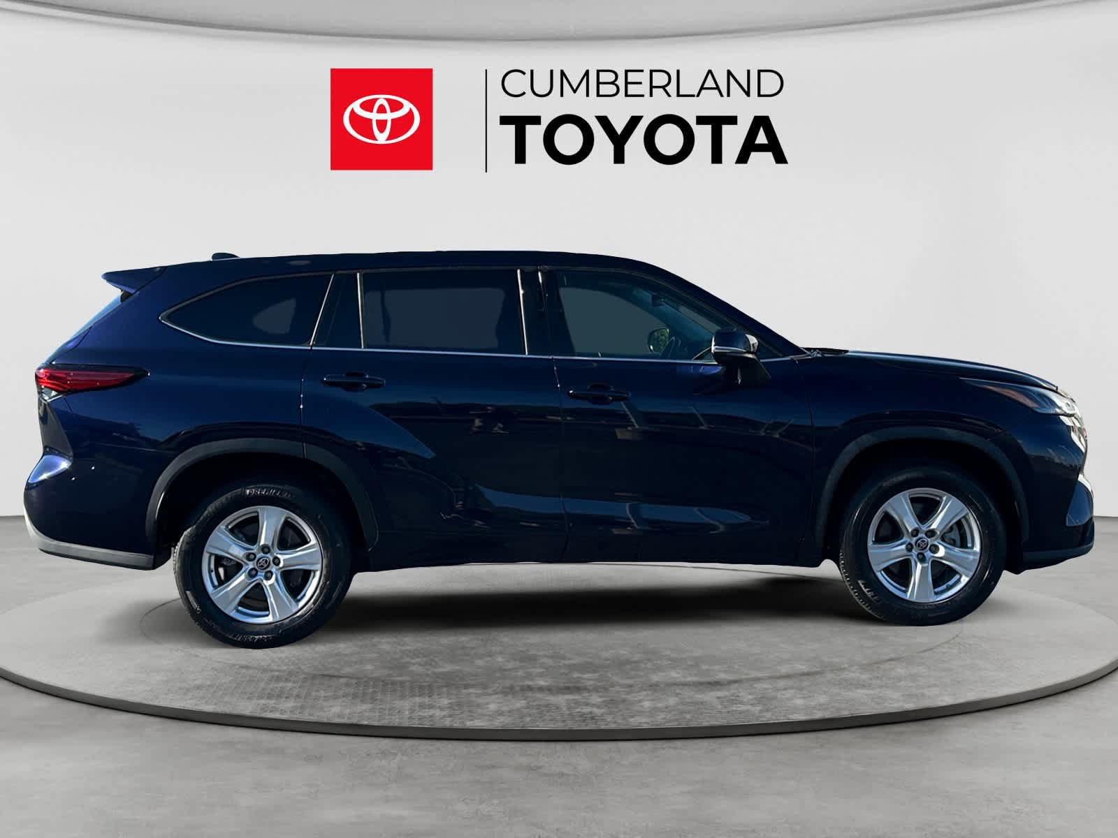 Used 2021 Toyota RAV4 XLE w/ Convenience Package FWD image 6