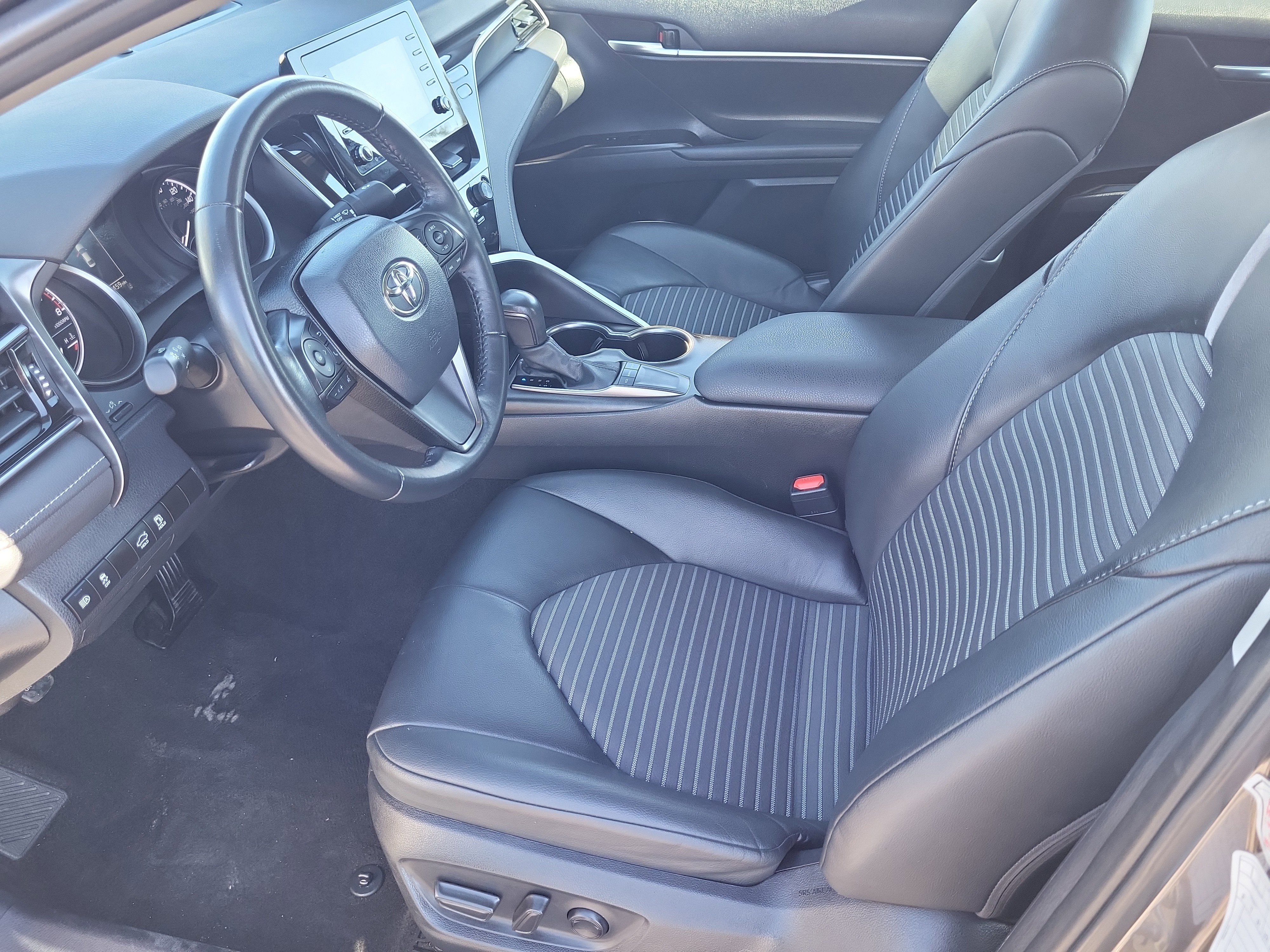 Used 2024 Toyota Camry SE image 21