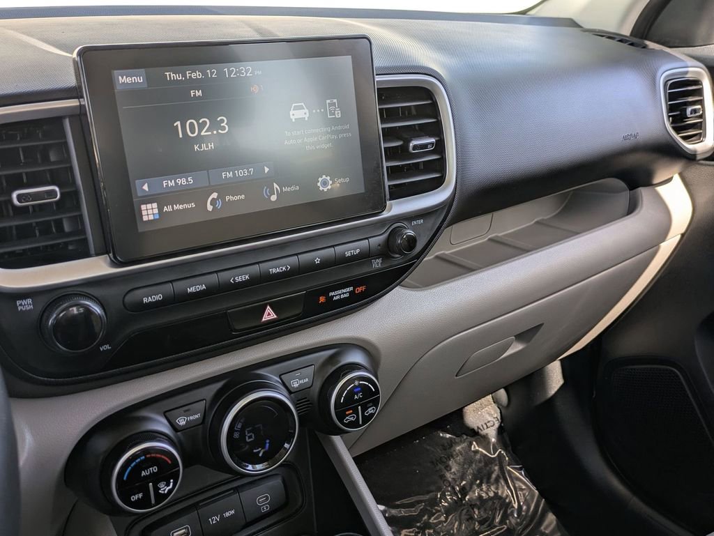 Used 2025 Hyundai Venue SEL image 15