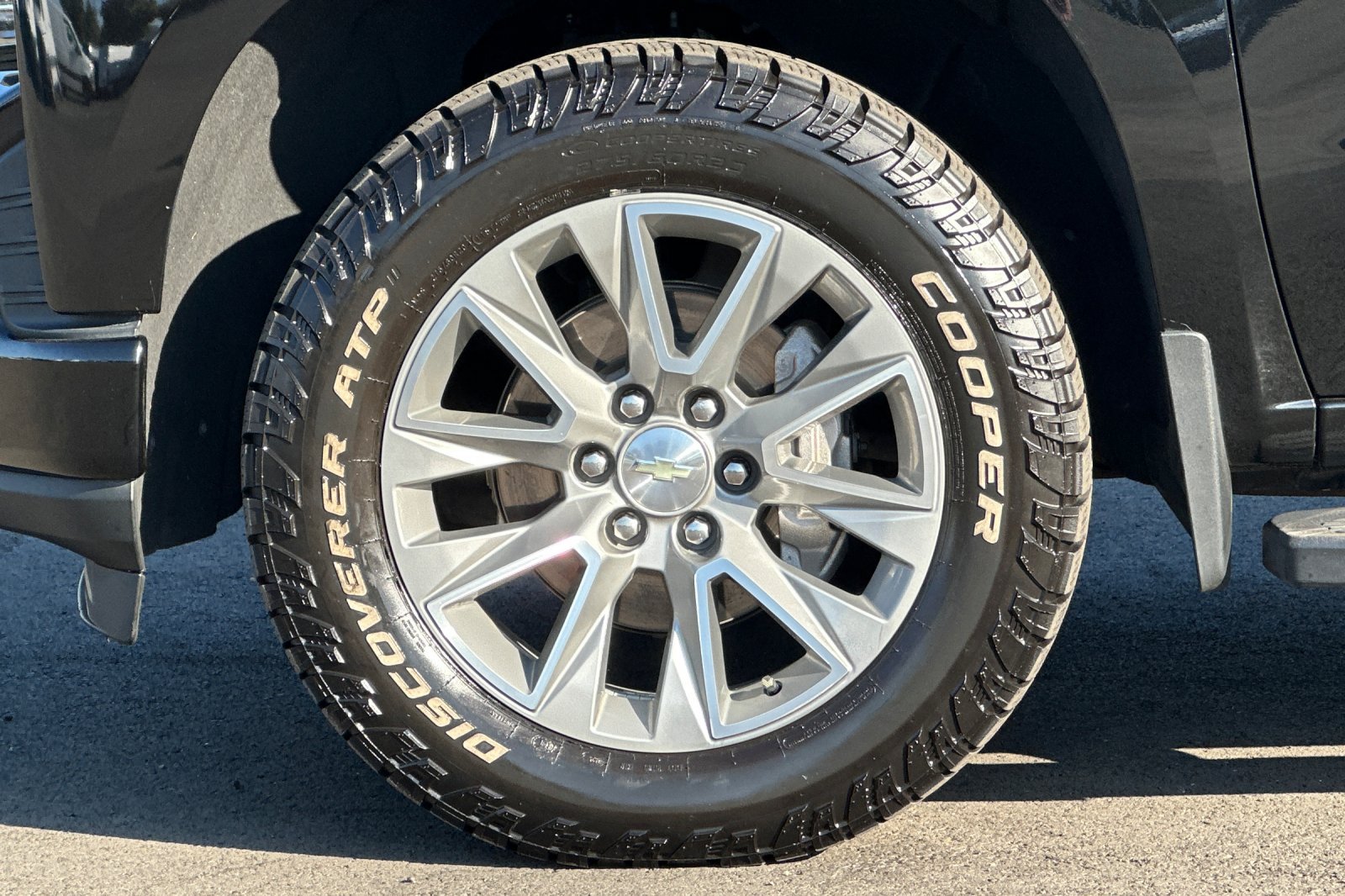 Used 2020 Chevrolet Silverado 1500 High Country w/ Technology Package AWD/4WD image 25