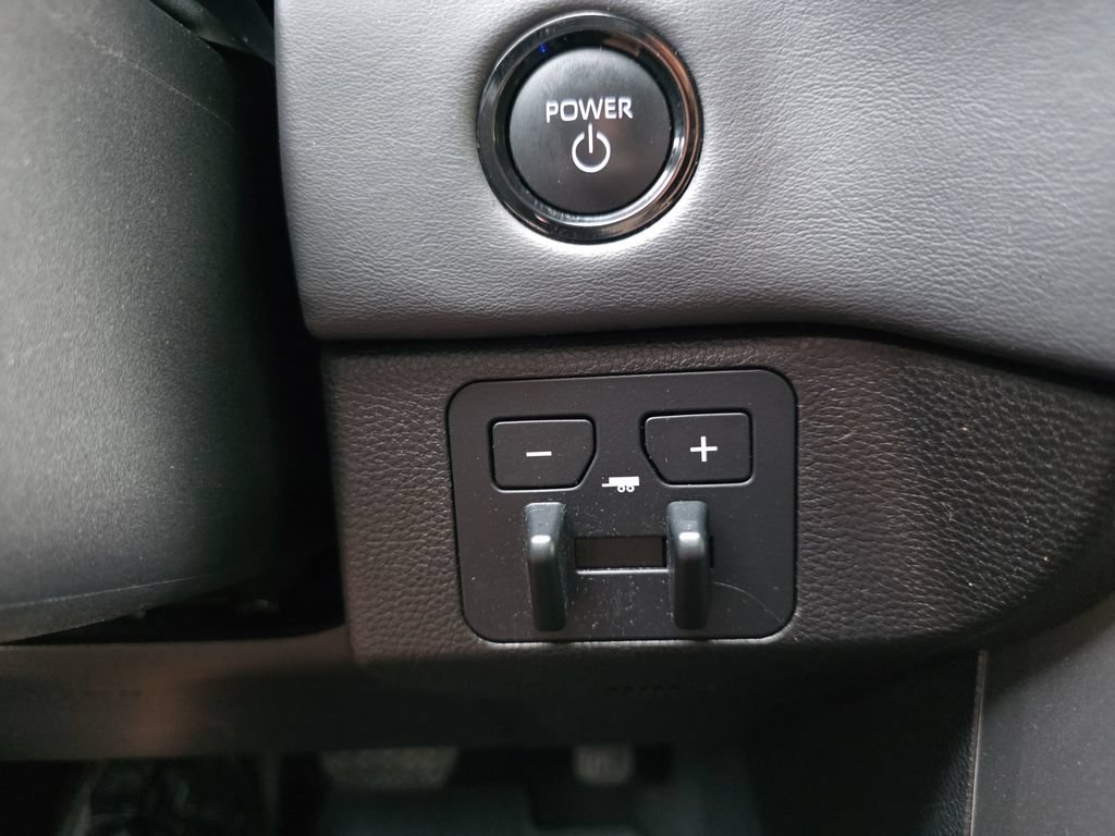 Used 2025 Toyota Sequoia Platinum AWD/4WD image 31
