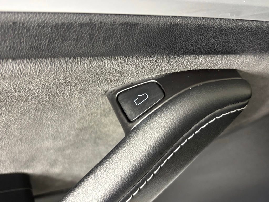 Used 2024 Tesla Model Y Long Range AWD/4WD image 11