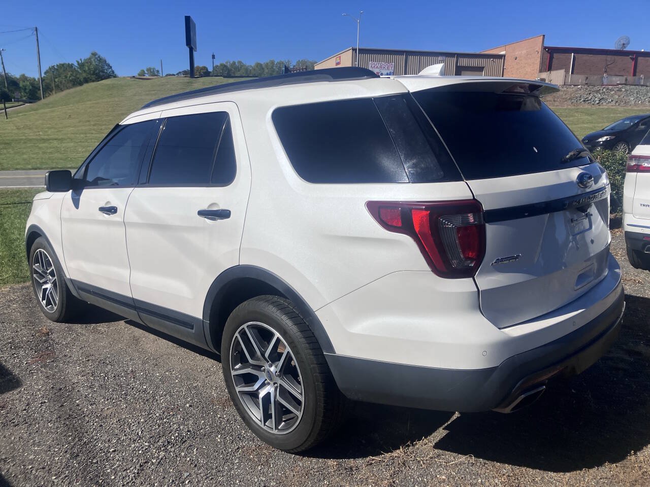 Used 2016 Ford Explorer Sport w/ Equipment Group 401A AWD/4WD image 4