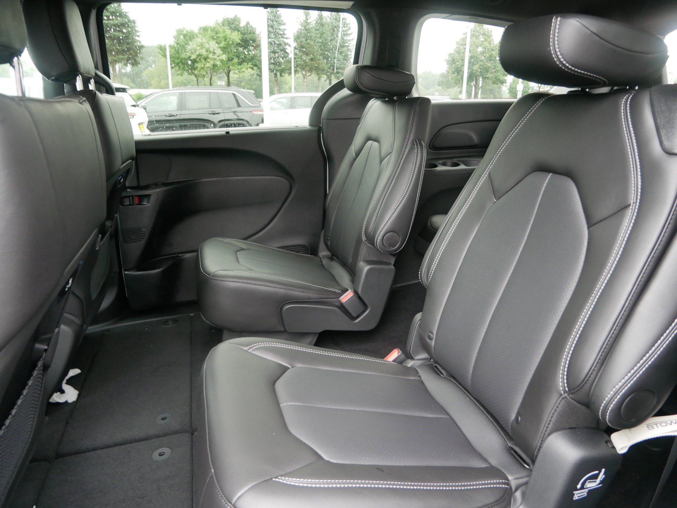 New 2026 Chrysler Pacifica Select image 10