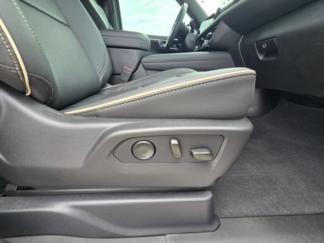 Used 2025 Chevrolet Tahoe Premier AWD/4WD image 21
