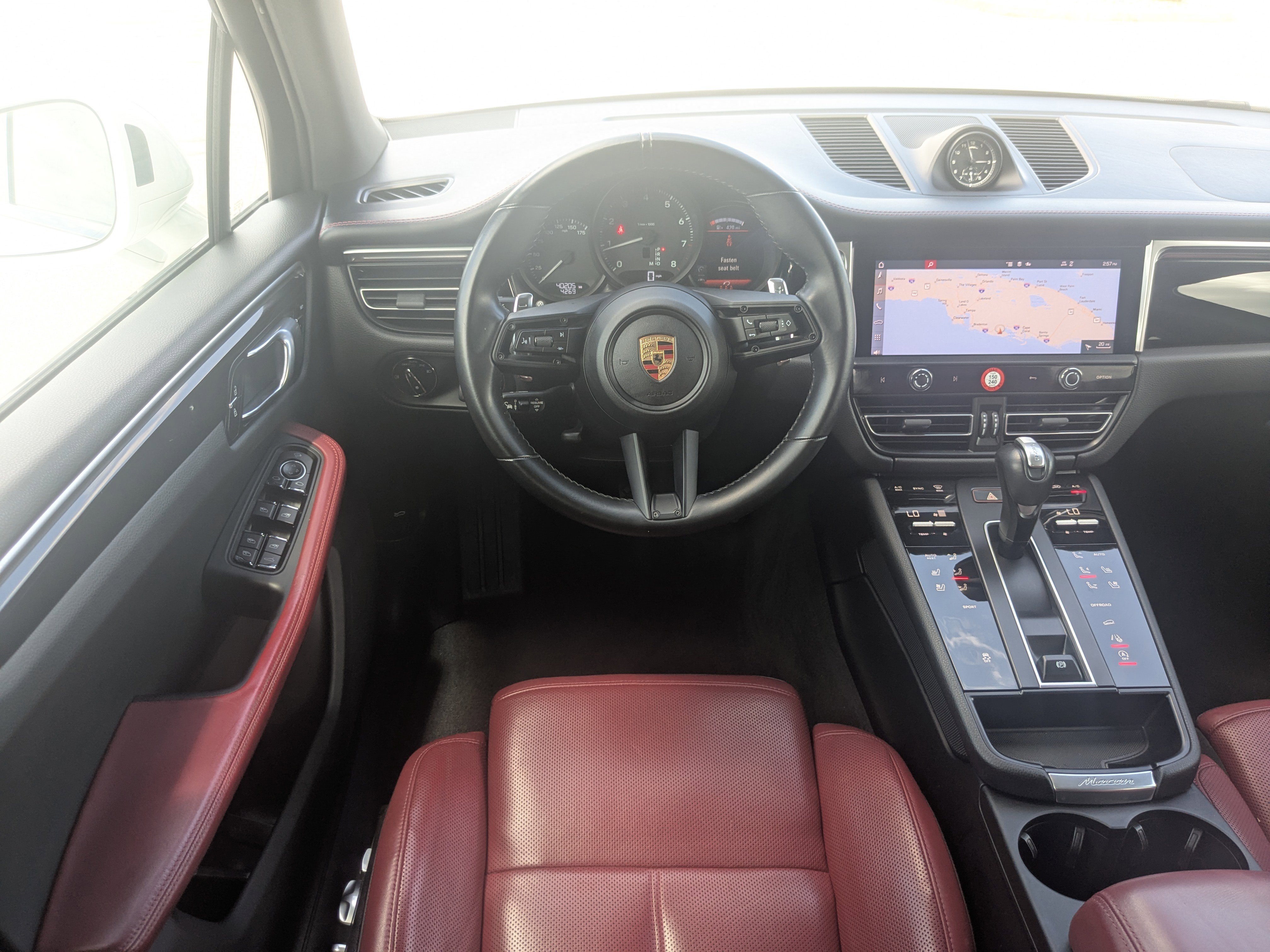 Used 2023 Porsche Macan Turbo image 15