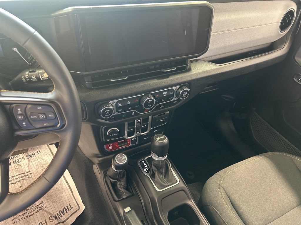 Used 2024 Jeep Wrangler Unlimited AWD/4WD image 5