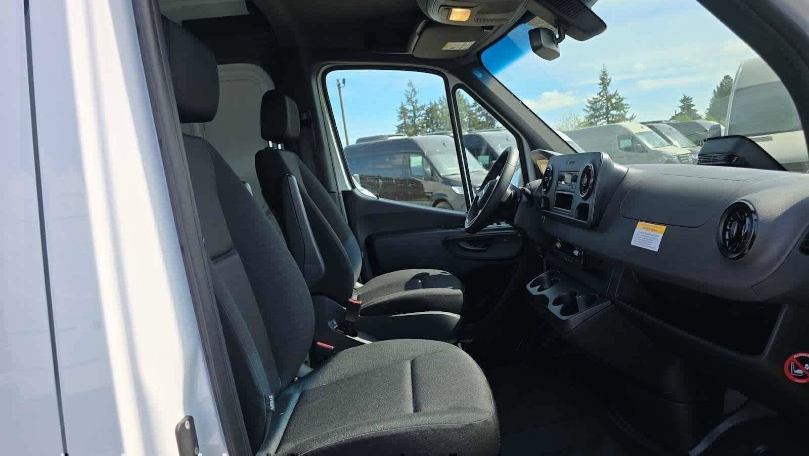 Used 2025 Mercedes-Benz Sprinter 2500 image 11