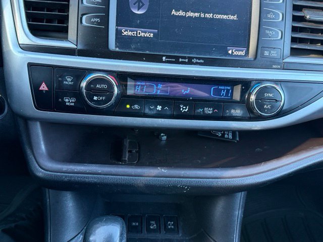 Used 2018 Toyota Highlander XLE AWD/4WD image 19