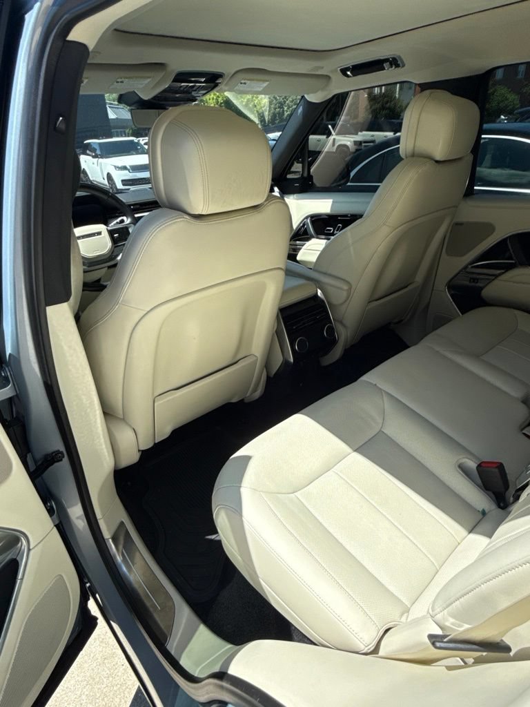 Used 2025 Land Rover Range Rover SE AWD/4WD image 5
