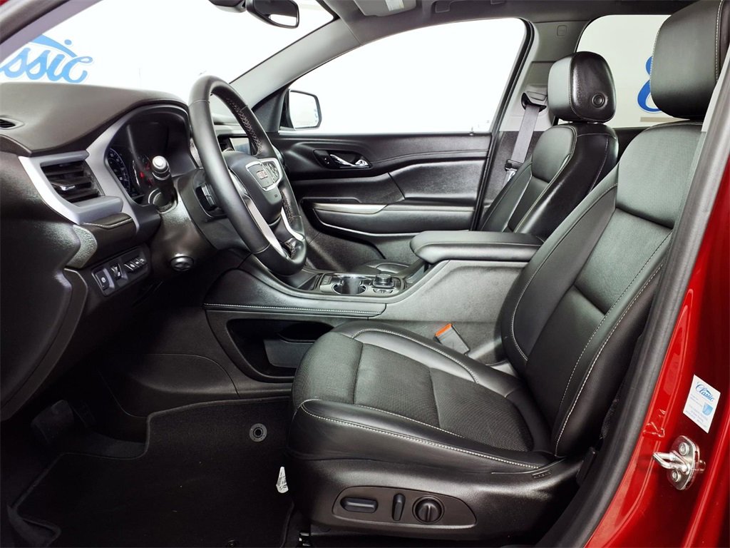 Used 2023 GMC Acadia SLT w/ Elevation Edition image 7