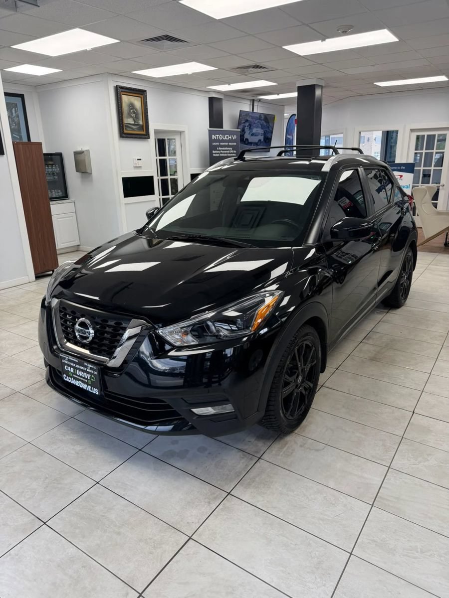 Used 2020 Nissan Kicks SR w/ SR Premium Package FWD image 1