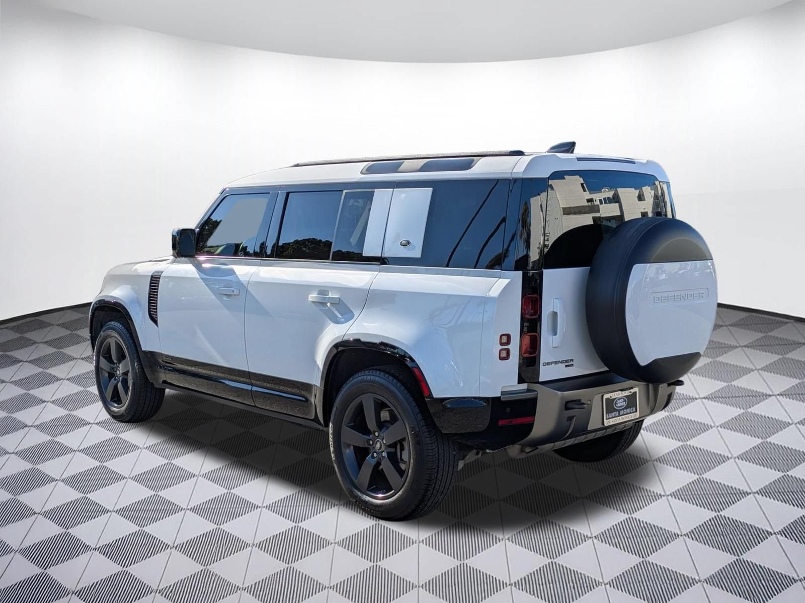 Used 2021 Land Rover Defender 110 X-Dynamic HSE AWD/4WD image 3