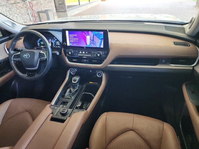 Used 2024 Toyota Grand Highlander AWD image 14